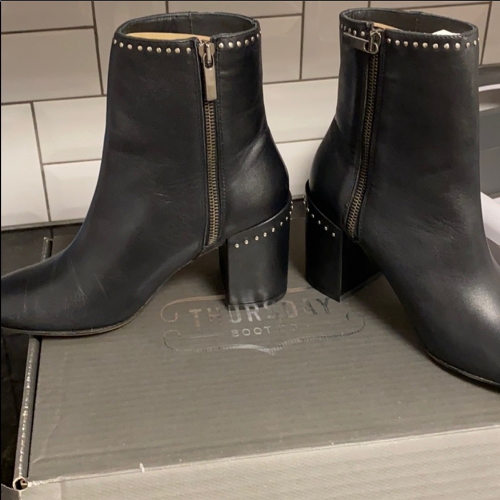 Black leather boots - THURSDAY BOOTS black leather  Studded Ankle Boots Size 6.5 - Picture 5 of 5